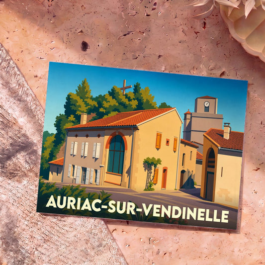 Carte postale souvenir de la ville d'Auriac-sur-Vendinelle avec une illustration stylisée de ses bâtiments typiques.
