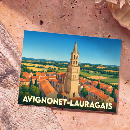Carte postale souvenir de la ville d'Avignonet-Lauragais avec une illustration stylisée de son église et de ses paysages.