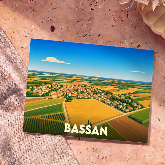 Carte postale souvenir de la ville de Bassan avec une illustration stylisée d'un village entouré de champs.
