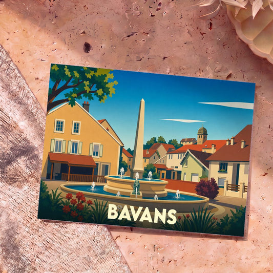 Carte postale souvenir de la ville de Bavans illustrant une place avec sa fontaine centrale.