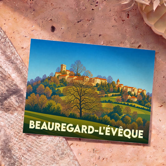 Carte postale souvenir de la ville de Beauregard-l'Évêque avec une illustration stylisée d'un village perché.