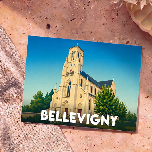 Carte postale souvenir de la ville de Bellevigny avec une illustration stylisée de son église sous un ciel bleu.