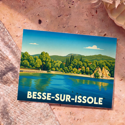 Carte postale souvenir de la ville de Besse-sur-Issole avec une illustration stylisée de son lac et de sa végétation.