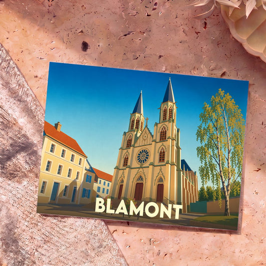 Carte postale souvenir de la ville de Blamont avec une illustration stylisée de son église et de ses bâtiments typiques.