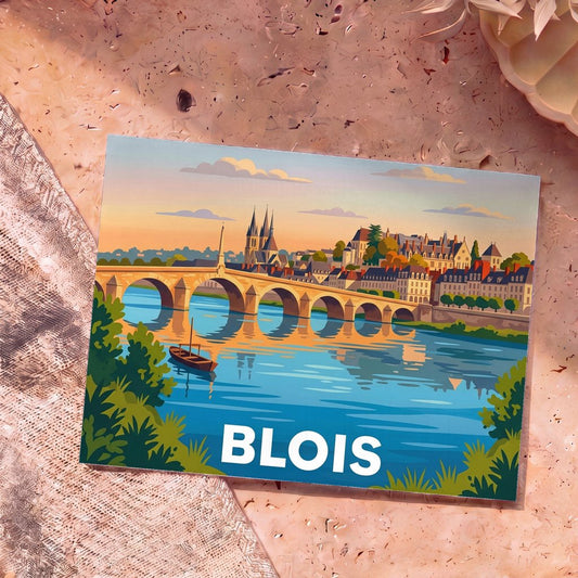 Carte postale souvenir de la ville de Blois présentant une illustration stylisée de son pont historique et de son architecture en bord de Loire.