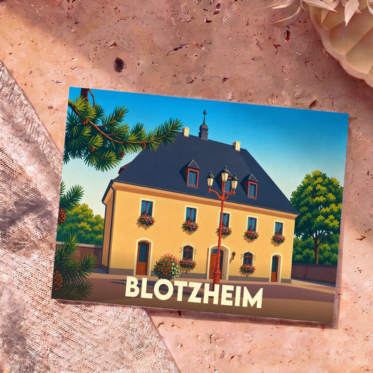 Carte postale souvenir de la ville de Blotzheim avec une illustration stylisée d'un bâtiment traditionnel fleuri.