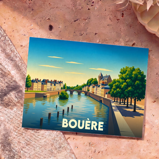 Carte postale souvenir de la ville de Bouère avec une illustration stylisée d'un fleuve traversant une cité historique.