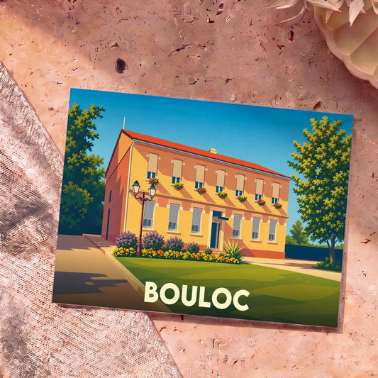 Carte postale souvenir de la ville de Bouloc avec une illustration stylisée d'un bâtiment ensoleillé.