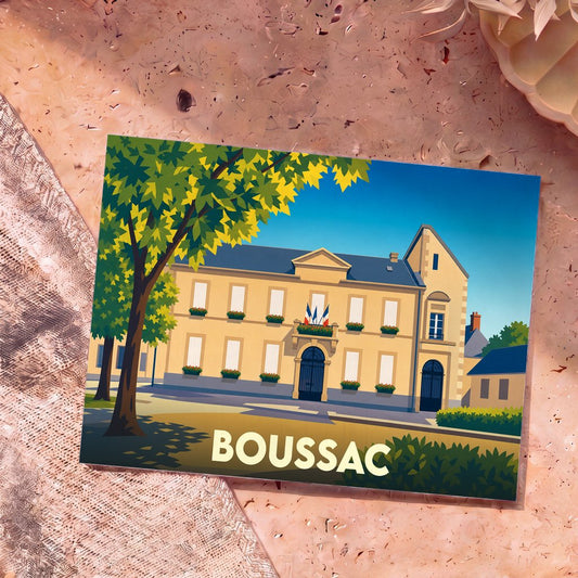 Carte postale souvenir de la ville de Boussac avec une illustration stylisée de son hôtel de ville.
