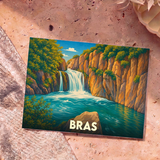Carte postale souvenir de la ville de Bras illustrant une cascade nichée entre des falaises et une végétation verdoyante.