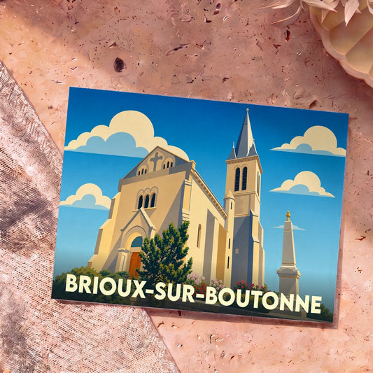 Carte postale souvenir de la ville de Brioux-sur-Boutonne avec une illustration stylisée de son église et d'un monument.
