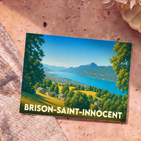 Carte postale souvenir de la ville de Brison-Saint-Innocent avec une illustration stylisée d'un paysage de lac et de montagnes.