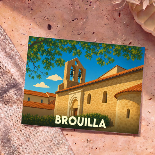 Carte postale souvenir de la ville de Brouilla avec une illustration stylisée de son église en pierre sous un ciel bleu.
