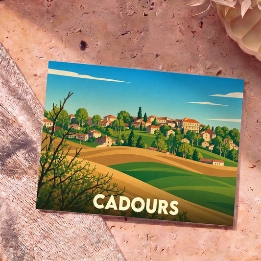 Carte postale souvenir de la ville de Cadours avec une illustration stylisée d'un village vallonné.