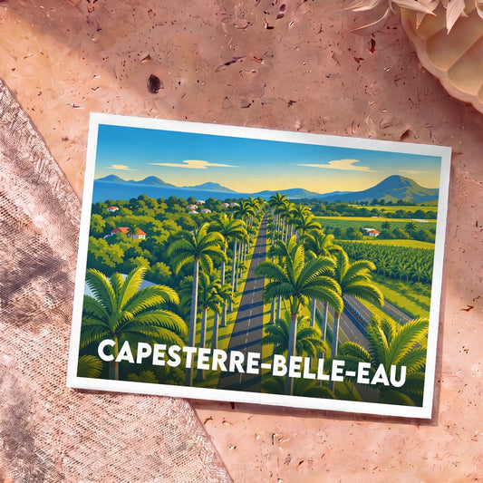 Carte postale souvenir de la ville de Capesterre-Belle-Eau avec une illustration stylisée de son allée de palmiers.