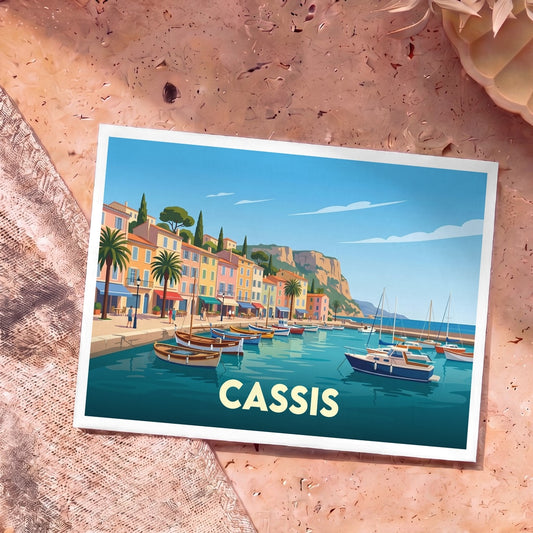 Carte postale souvenir de la ville de Cassis avec une illustration stylisée de son port coloré.