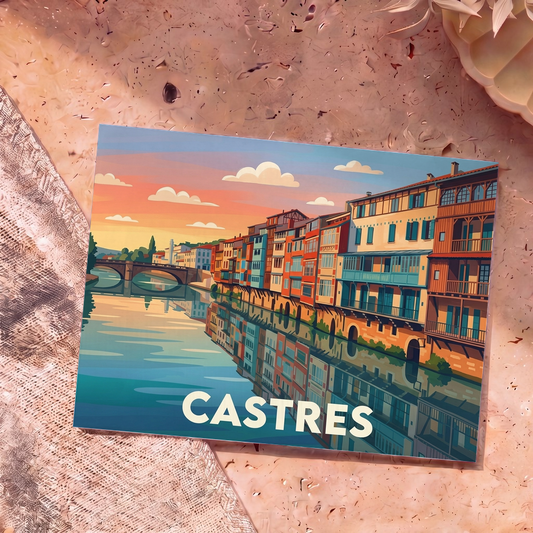 Carte postale souvenir de la ville de Castres avec une illustration stylisée de ses célèbres maisons colorées au bord de l'Agout.