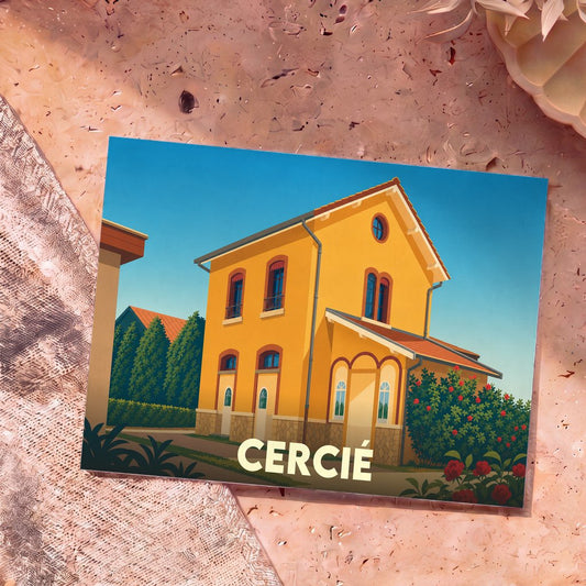 Carte postale souvenir de la ville de Cercié avec une illustration stylisée d'une maison jaune traditionnelle.
