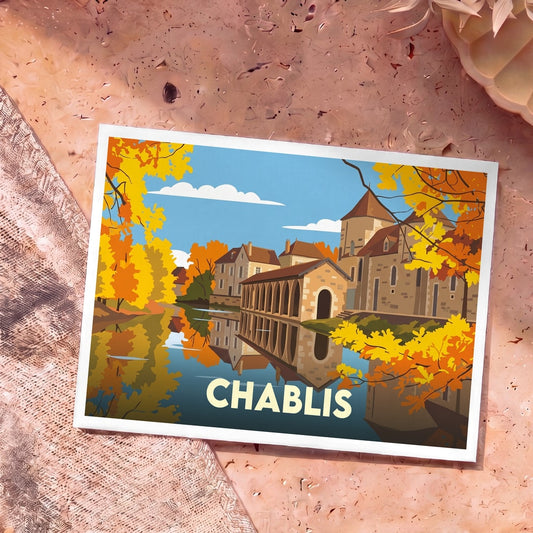 Carte postale souvenir de la ville de Chablis illustrant son paysage historique et ses reflets sur l'eau dans un style rétro.