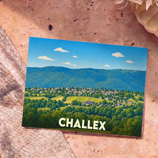 Carte postale souvenir de la ville de Challex avec une illustration stylisée d'un paysage verdoyant.