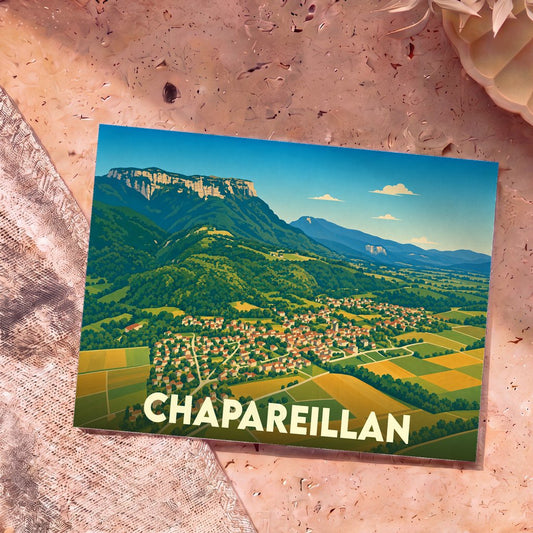 Carte postale souvenir de la ville de Chapareillan avec une illustration stylisée de ses paysages montagneux.