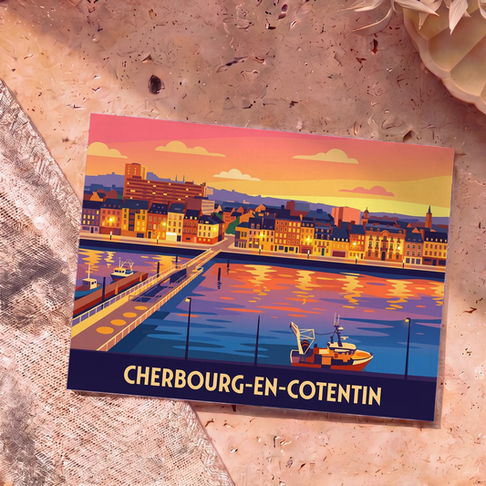 Carte postale souvenir de la ville de Cherbourg-en-Cotentin avec une illustration stylisée du port au coucher du soleil.