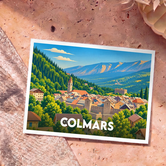 Carte postale souvenir de la ville de Colmars avec une illustration stylisée de ses fortifications et des montagnes environnantes.
