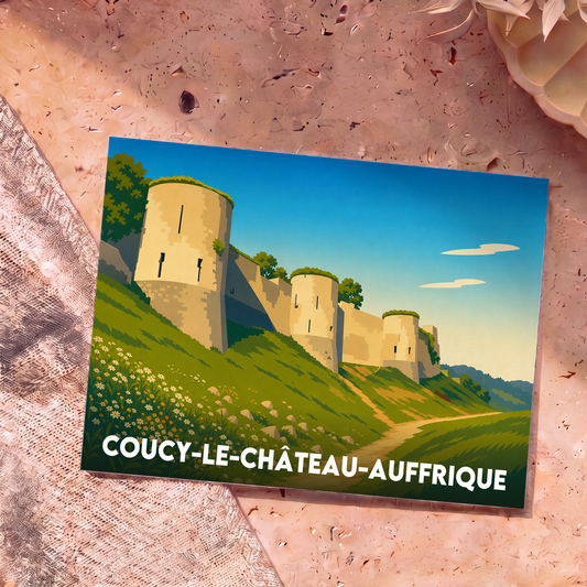 Carte postale souvenir de la ville de Coucy-le-Château-Auffrique avec une illustration stylisée de ses remparts médiévaux.