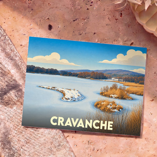 Carte postale souvenir de la ville de Cravanche avec une illustration stylisée représentant un paysage hivernal au bord de l'eau.