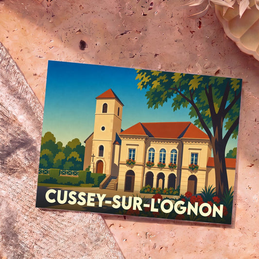 Carte postale souvenir de la ville de Cussey-sur-l'Ognon avec une illustration stylisée de son église et de sa mairie.