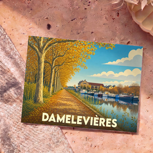 Carte postale souvenir de Damelevières illustrant un canal bordé d'arbres en automne et de péniches.