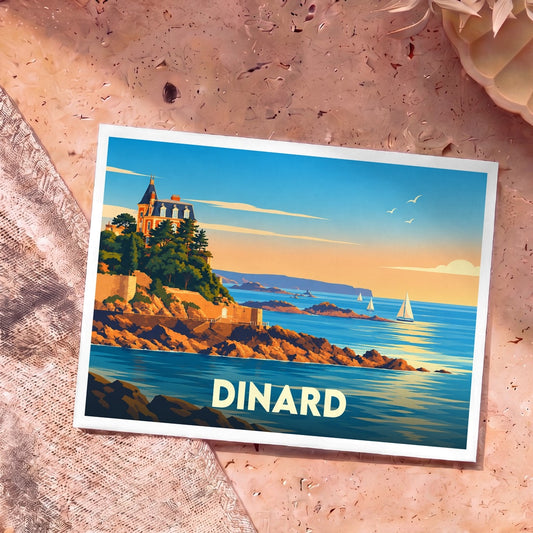 Carte postale souvenir de la ville de Dinard avec une illustration stylisée de sa côte rocheuse et d'une villa emblématique.