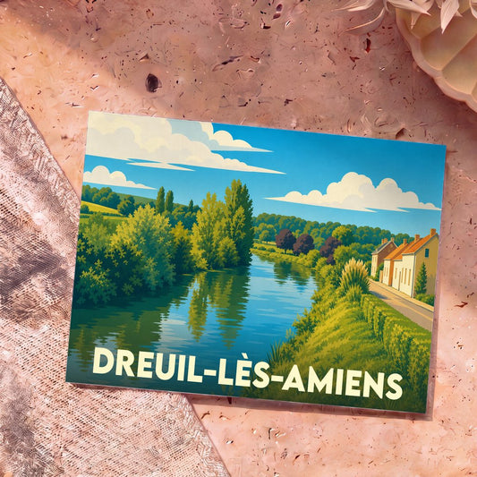Carte postale souvenir de la ville de Dreuil-lès-Amiens illustrant un paysage de rivière bordé de maisons et de verdure.