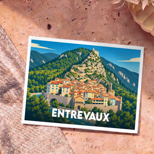 Carte postale souvenir de la ville d'Entrevaux avec une illustration stylisée de sa citadelle et de ses maisons colorées.