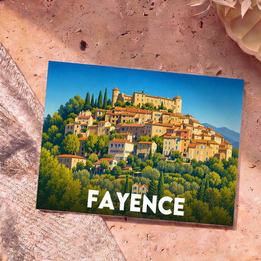 Carte postale souvenir de la ville de Fayence avec une illustration stylisée d'un village perché.
