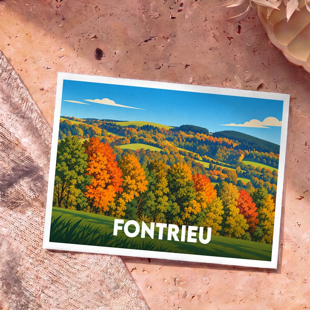 Carte postale souvenir de la ville de Fontrieu illustrant des collines boisées aux couleurs d'automne.