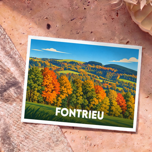 Carte postale souvenir de la ville de Fontrieu illustrant des collines boisées aux couleurs d'automne.
