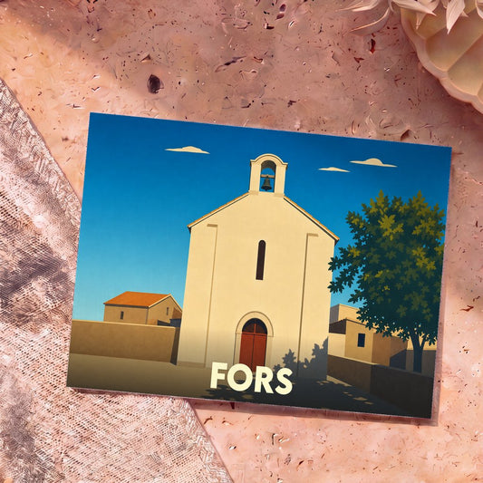 Carte postale souvenir de la ville de Fors avec une illustration stylisée de son église sous un ciel bleu.
