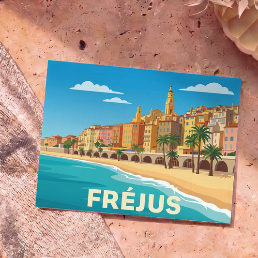 Carte postale souvenir de la ville de Fréjus illustrant son bord de mer et son architecture colorée dans un style rétro.