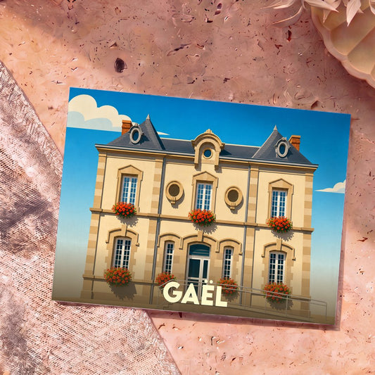 Carte postale souvenir de la ville de Gaël illustrant une élégante bâtisse de style breton fleurie.
