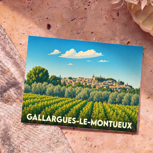 Carte postale souvenir de Gallargues-le-Montueux illustrant un paysage de vignes et d'oliviers devant le village perché.