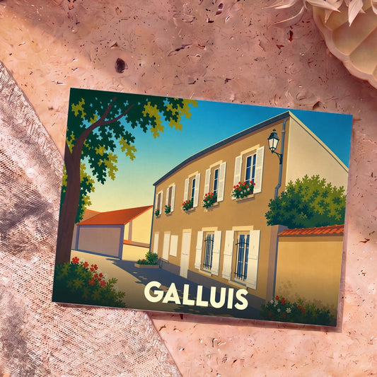 Carte postale souvenir de la ville de Galluis avec une illustration stylisée d'une maison de village fleurie.