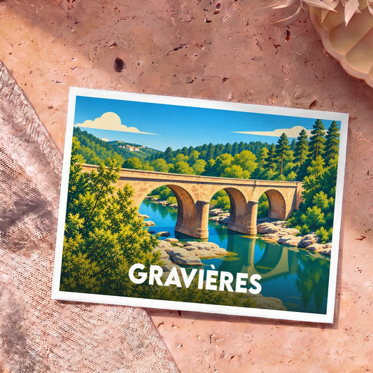 Carte postale souvenir de la ville de Gravières illustrant un pont en pierre enjambant une rivière dans un paysage verdoyant.