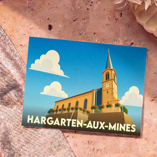 Carte postale souvenir de la ville de Hargarten-aux-Mines avec une illustration stylisée de son église sous un ciel bleu.