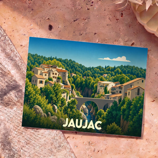 Carte postale souvenir de la ville de Jaujac avec une illustration stylisée de son pont et de ses maisons nichées dans la verdure.