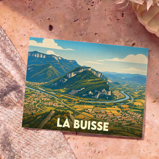 Carte postale souvenir de la ville de La Buisse avec une illustration stylisée d'un paysage montagneux et d'une vallée.