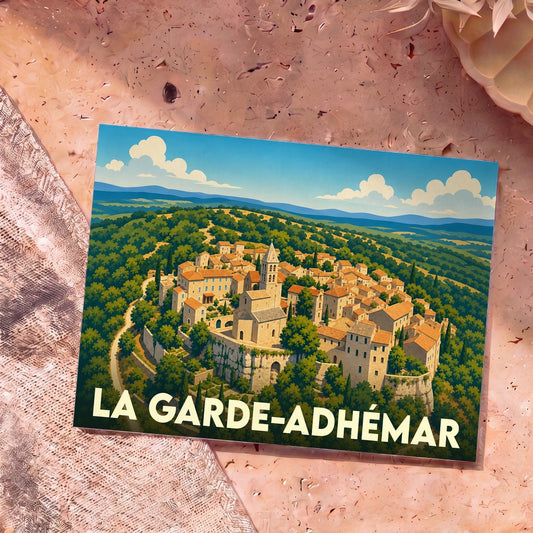 Carte postale souvenir de la ville de La Garde-Adhémar avec une illustration panoramique stylisée.