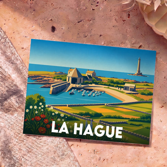 Carte postale souvenir de la ville de La Hague avec une illustration stylisée de son littoral et de son phare.