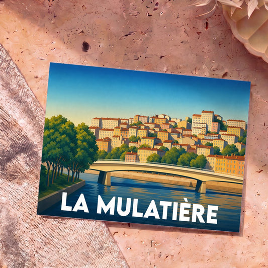 Carte postale souvenir de la ville de La Mulatière avec une illustration stylisée représentant un pont et des bâtiments colorés au bord de l'eau.