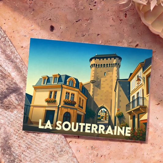 Carte postale souvenir de la ville de La Souterraine illustrant la porte Saint-Jean dans un style graphique épuré.
